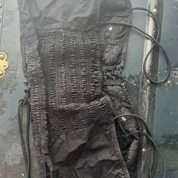 Cute crop top with lace on te front - Picture 3 of 3